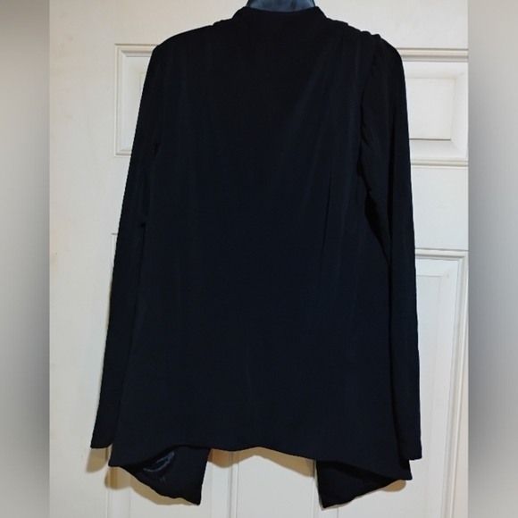 BCBGeneration Size Of Small Elegant Black Blazer With Shoulder Pads - Picture 3 of 7